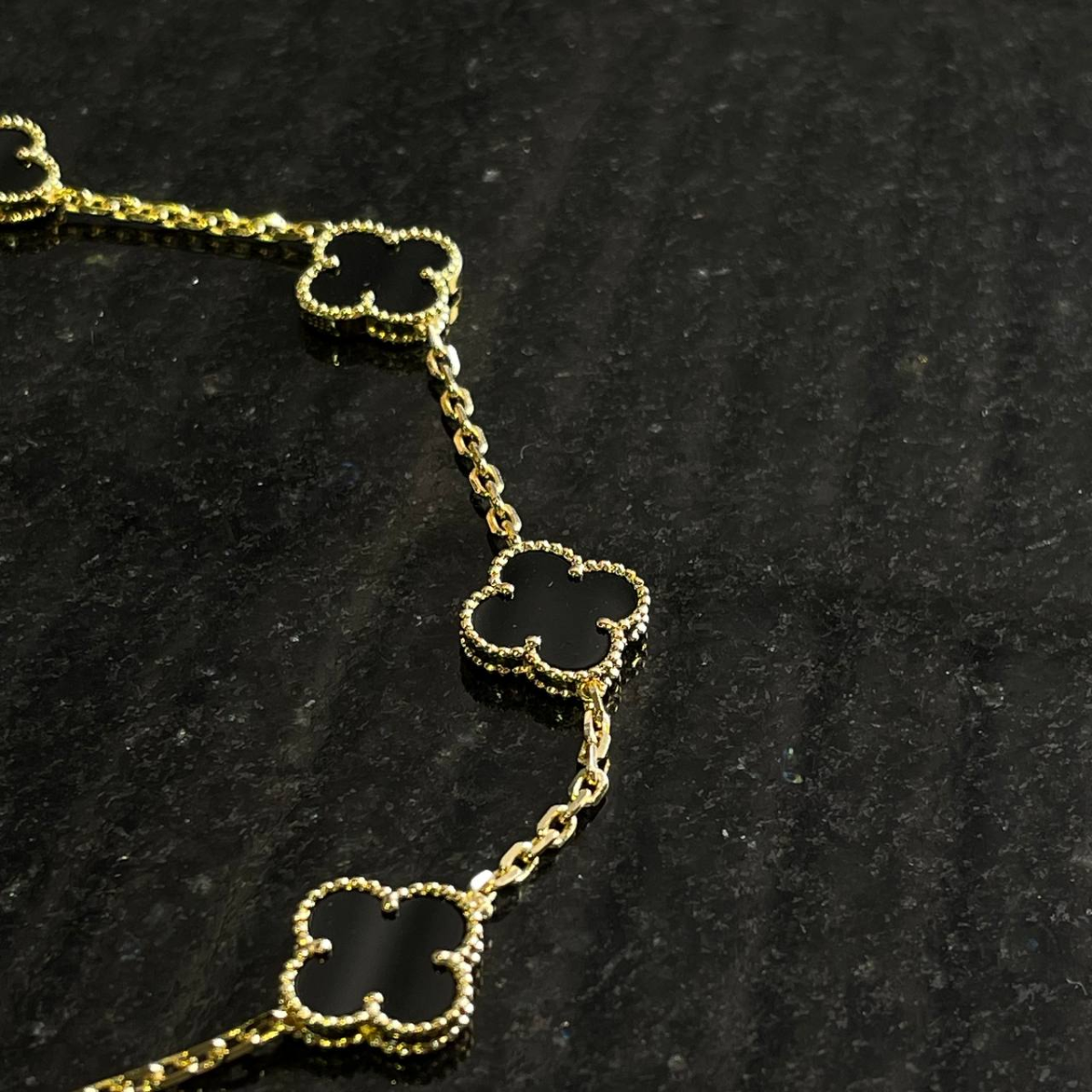 Pulsera Vintage Alhambra 5 Motivos Negro - Oro 18K