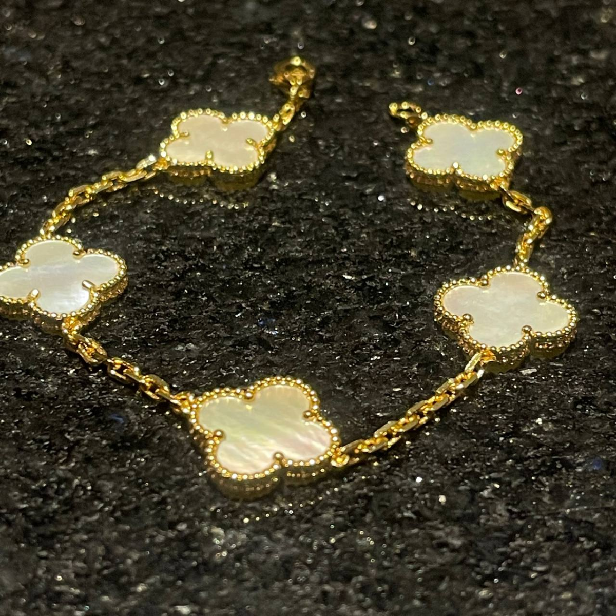 Pulsera Vintage Alhambra 5 Motivos Blanco - Oro 18K